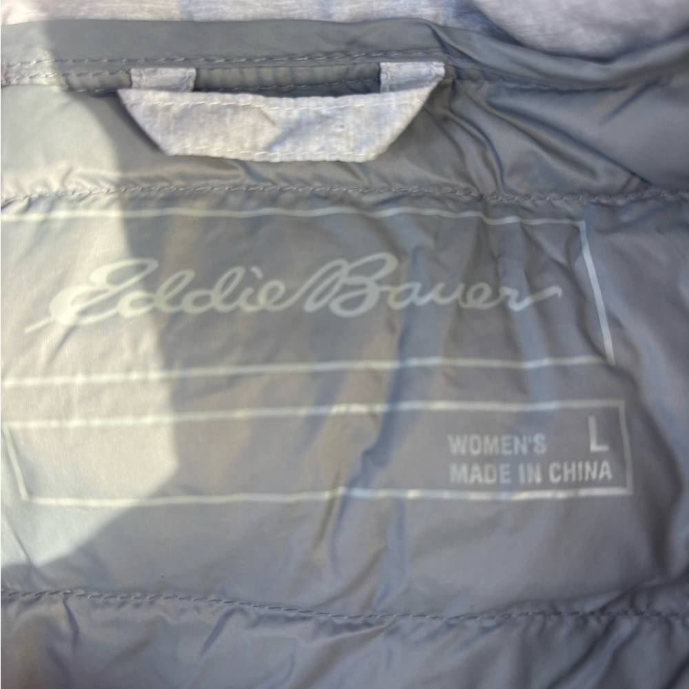Eddie Bauer Women's Silver Puffer Jacket - Picture 3 of 4